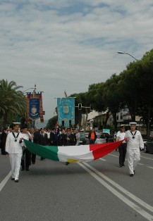 Si compone il corteo per trasferimento Piazza Nazioni Unite